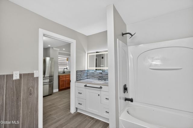 1684 Lake Boulevard, Schenectady, NY 12304