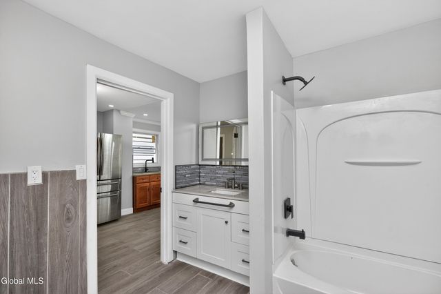 1684 Lake Boulevard, Schenectady, NY 12304