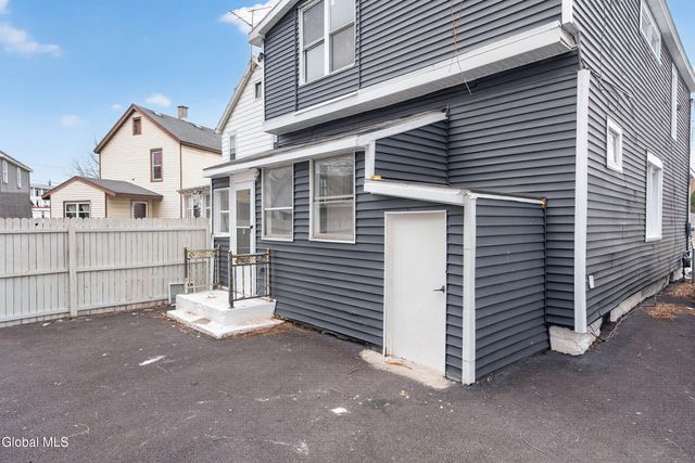 1684 Lake Boulevard, Schenectady, NY 12304