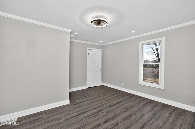 1684 Lake Boulevard, Schenectady, NY 12304