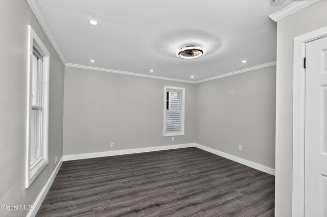 1684 Lake Boulevard, Schenectady, NY 12304