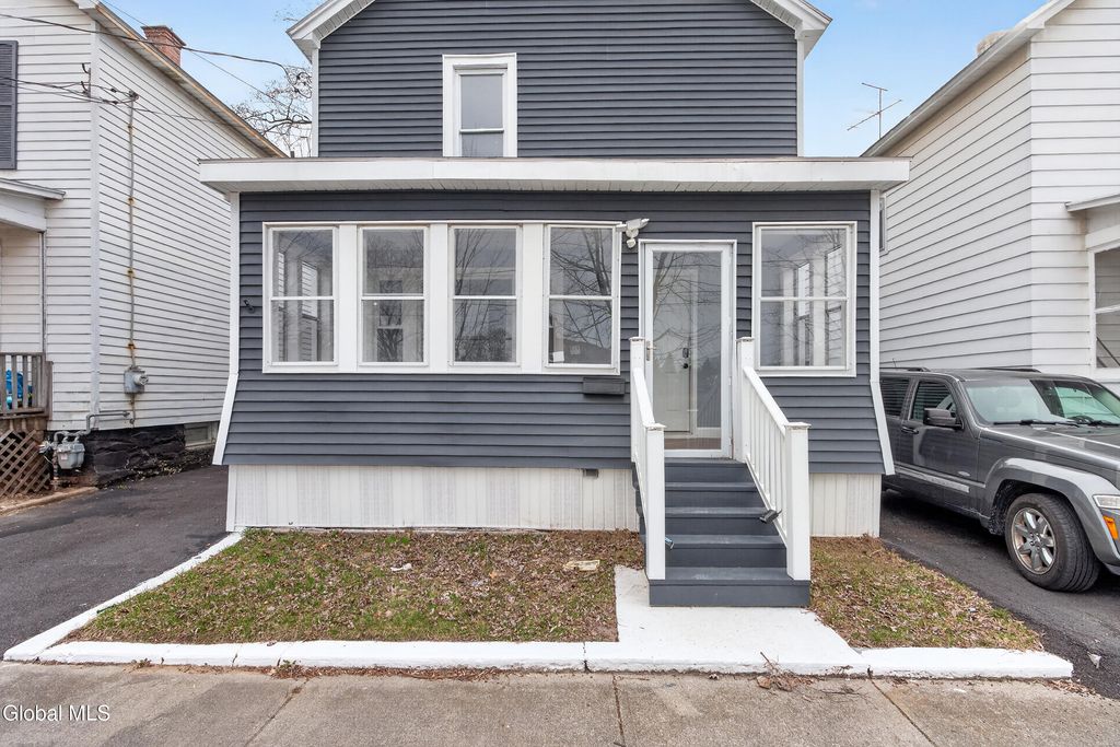 1684 Lake Boulevard, Schenectady, NY 12304