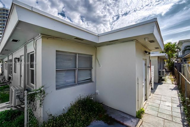 318 Walnut Street, Hollywood, FL 33019