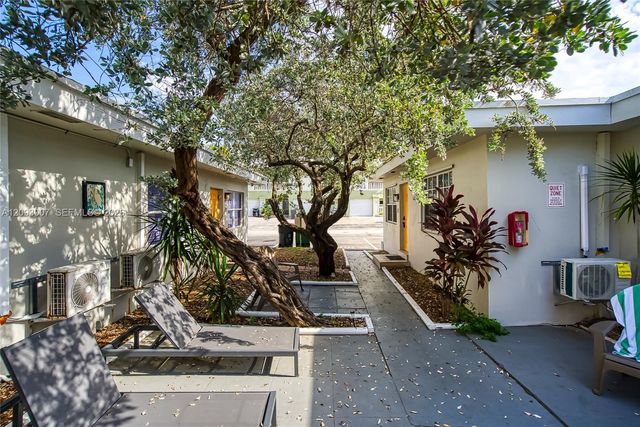 318 Walnut Street, Hollywood, FL 33019