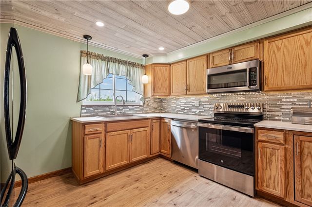 904 Sunnyside Drive, West Mifflin, PA 15122