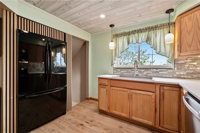 904 Sunnyside Drive, West Mifflin, PA 15122