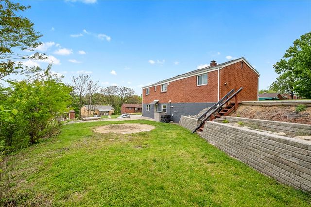 904 Sunnyside Drive, West Mifflin, PA 15122
