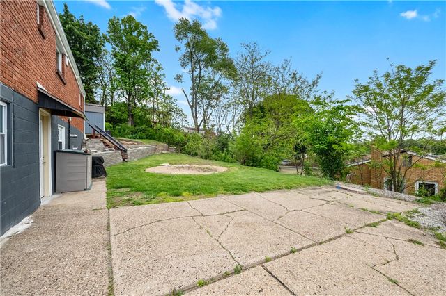 904 Sunnyside Drive, West Mifflin, PA 15122