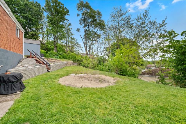 904 Sunnyside Drive, West Mifflin, PA 15122