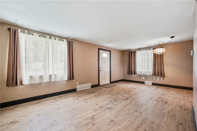 904 Sunnyside Drive, West Mifflin, PA 15122
