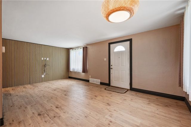 904 Sunnyside Drive, West Mifflin, PA 15122