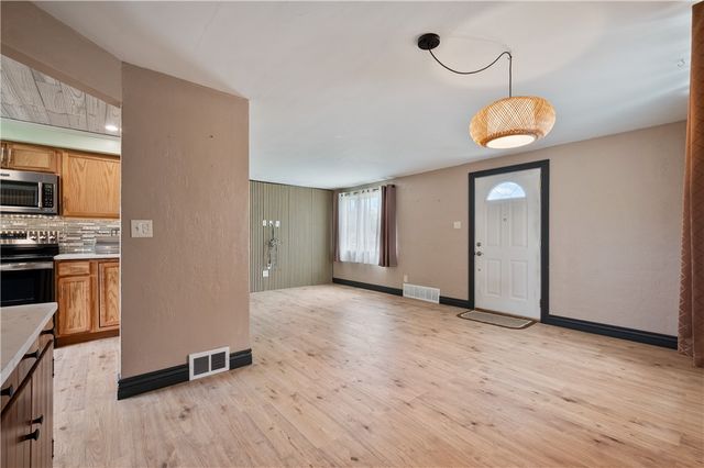 904 Sunnyside Drive, West Mifflin, PA 15122