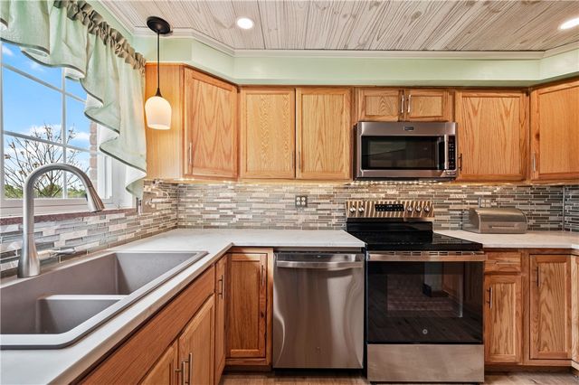 904 Sunnyside Drive, West Mifflin, PA 15122