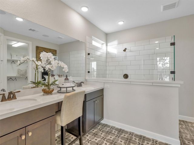 11 Shumard Oak Drive, The Woodlands, TX 77375
