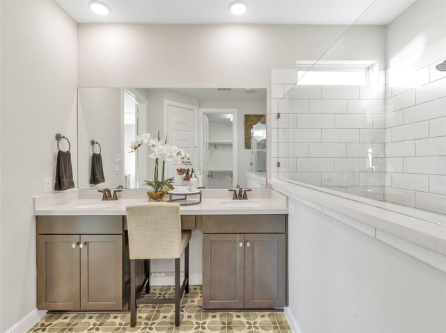11 Shumard Oak Drive, The Woodlands, TX 77375