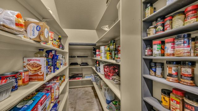 2102 Clear Creek Drive, Weatherford, TX 76087