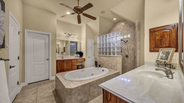 2102 Clear Creek Drive, Weatherford, TX 76087