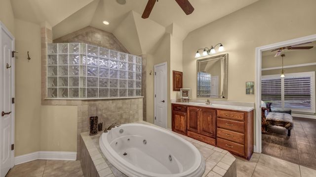 2102 Clear Creek Drive, Weatherford, TX 76087