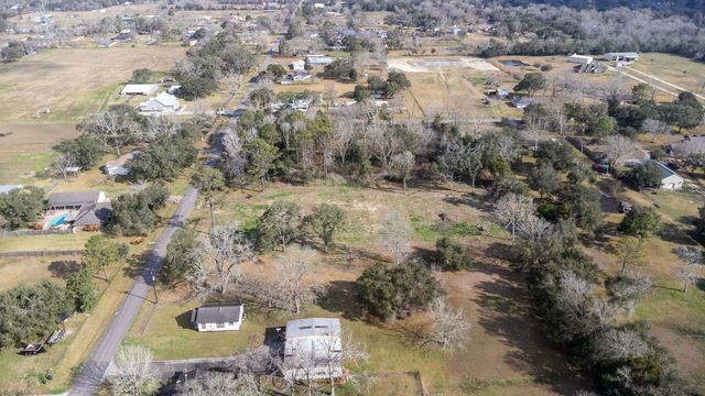 4813 S Elm Avenue, Santa Fe, TX 77517