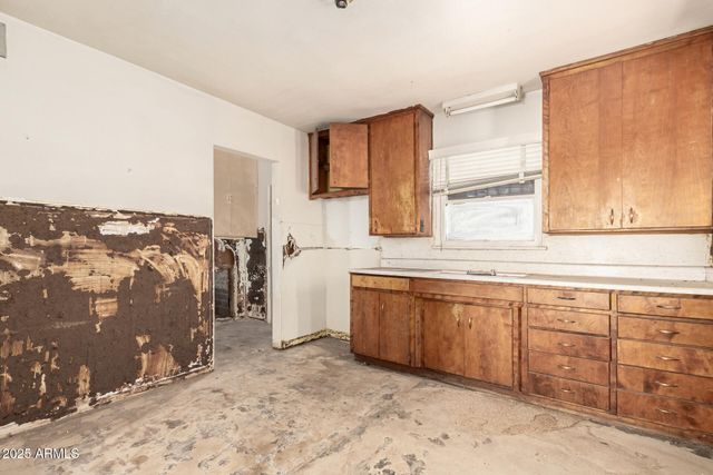 2520 W WASHINGTON Street, Phoenix, AZ 85009