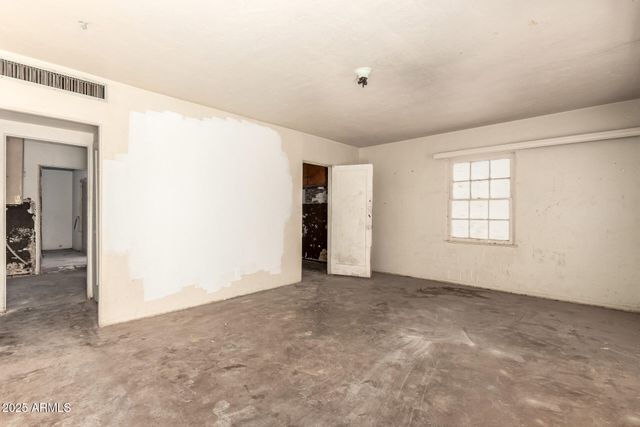 2520 W WASHINGTON Street, Phoenix, AZ 85009