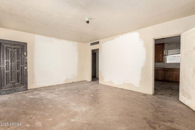 2520 W WASHINGTON Street, Phoenix, AZ 85009