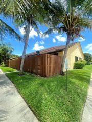391 Springdale Circle, Palm Springs, FL 33461
