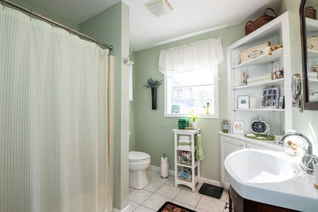 75 Border Winds Ave, Seabrook, NH 03874