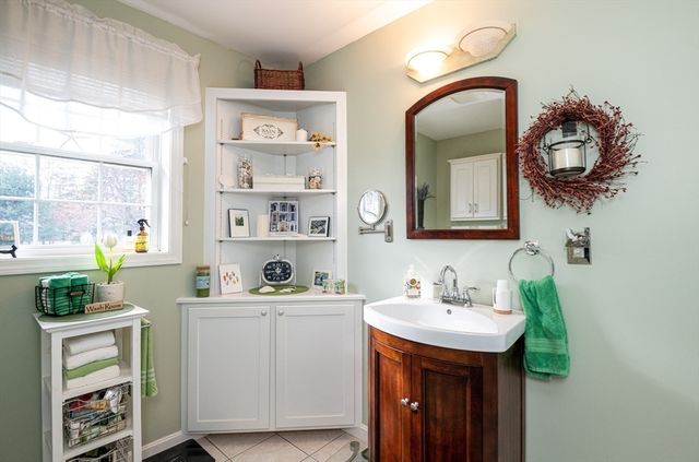 75 Border Winds Ave, Seabrook, NH 03874