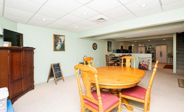 75 Border Winds Ave, Seabrook, NH 03874