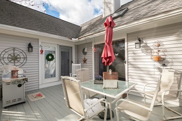 75 Border Winds Ave, Seabrook, NH 03874