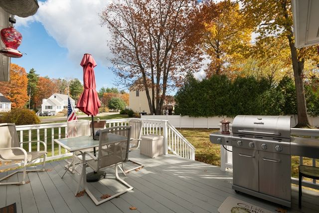 75 Border Winds Ave, Seabrook, NH 03874