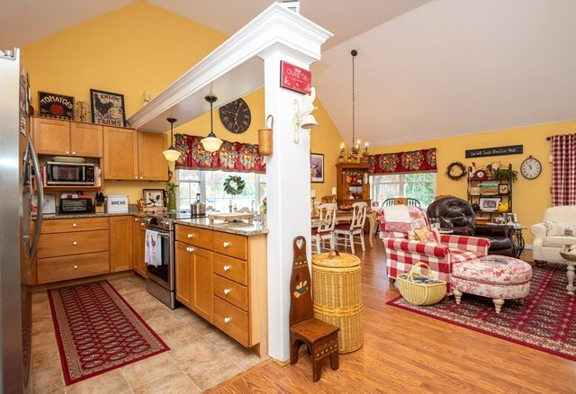 75 Border Winds Ave, Seabrook, NH 03874