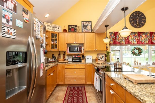 75 Border Winds Ave, Seabrook, NH 03874