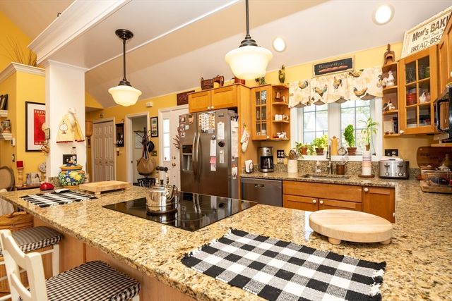 75 Border Winds Ave, Seabrook, NH 03874