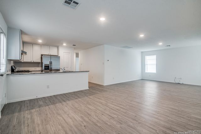 2406 Double Oak Dr, New Braunfels, TX 78130