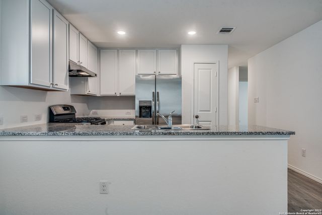 2406 Double Oak Dr, New Braunfels, TX 78130