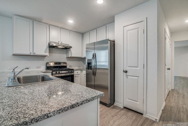2406 Double Oak Dr, New Braunfels, TX 78130