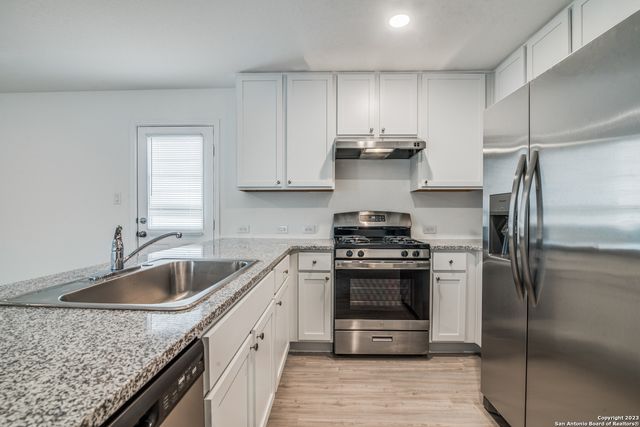 2406 Double Oak Dr, New Braunfels, TX 78130