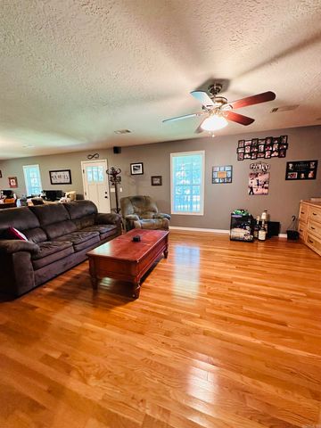 5976 Cord Road, Newark, AR 72562