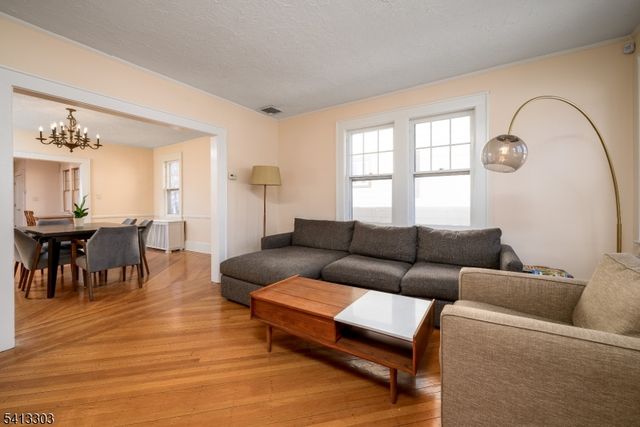 29 S Mountain Rd, Millburn Twp., NJ 07041