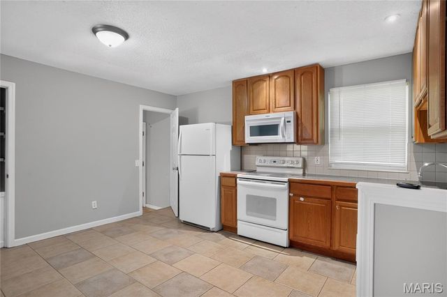 12071 El Camara Drive, Affton, MO 63033