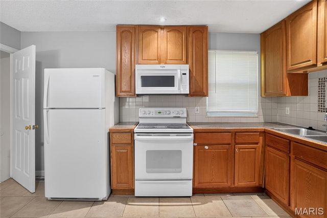 12071 El Camara Drive, Affton, MO 63033
