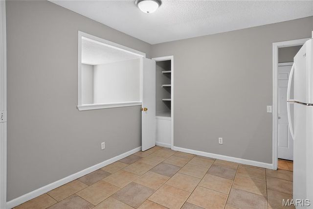 12071 El Camara Drive, Affton, MO 63033