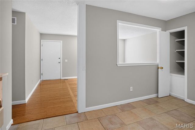 12071 El Camara Drive, Affton, MO 63033
