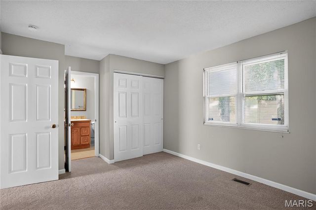 12071 El Camara Drive, Affton, MO 63033