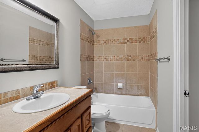 12071 El Camara Drive, Affton, MO 63033