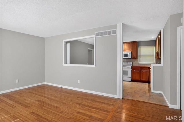 12071 El Camara Drive, Affton, MO 63033