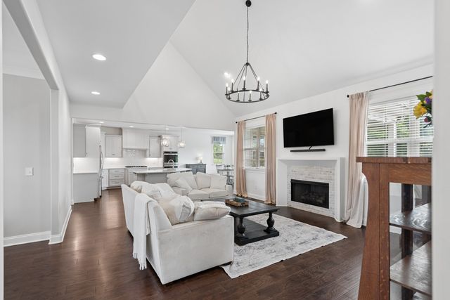 1110 Luxborough Dr, Hendersonville, TN 37075