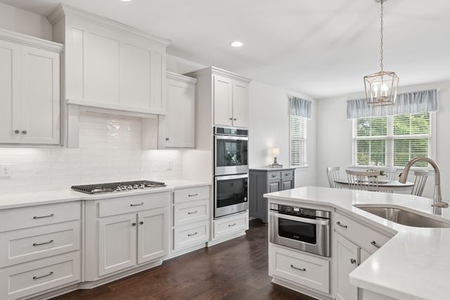 1110 Luxborough Dr, Hendersonville, TN 37075